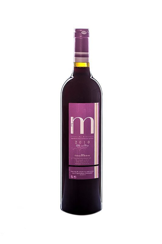 Packshot d'une bouteille de vin rouge du Chateau Mentone de face sur fond blanc